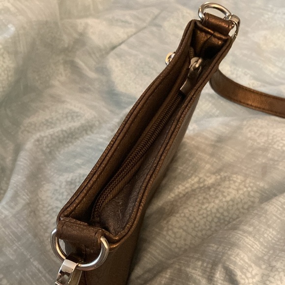 NWOT - Copper Coloured Crossbody Bag Adjustable Strap V Front Zippered Pocket - Picture 6 of 16